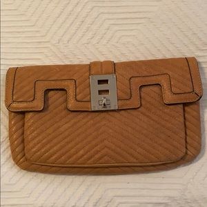 Lamb clutch